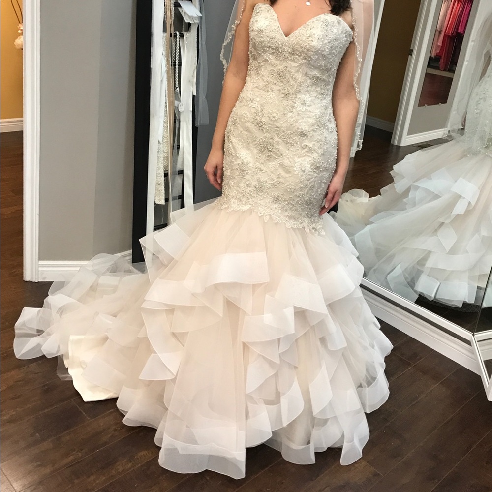 Allure Bridal  9421 Mermaid dress Size 8